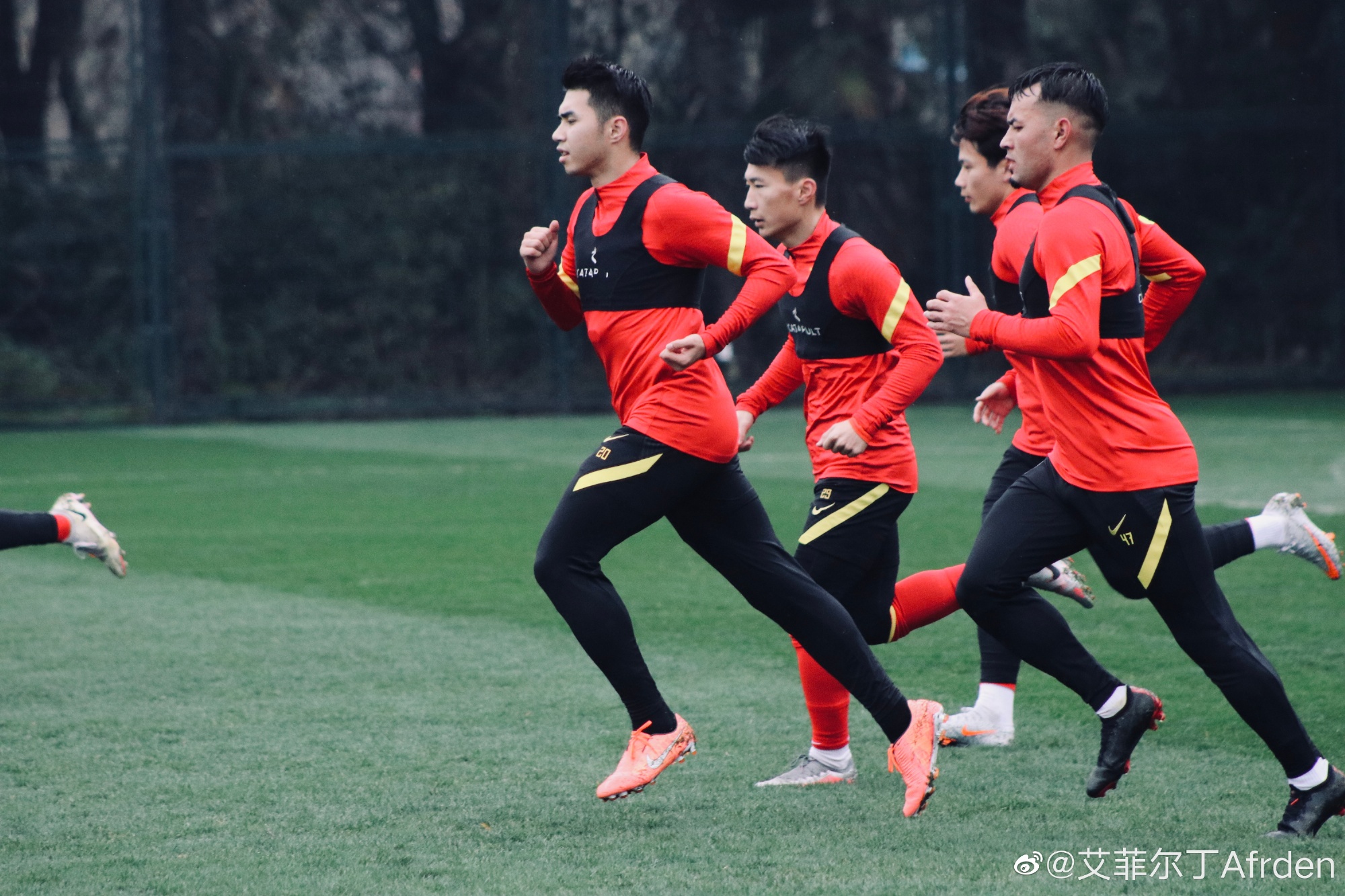 U21国足开启上海集训，艾菲尔丁发文为球队加油：新年新气象！