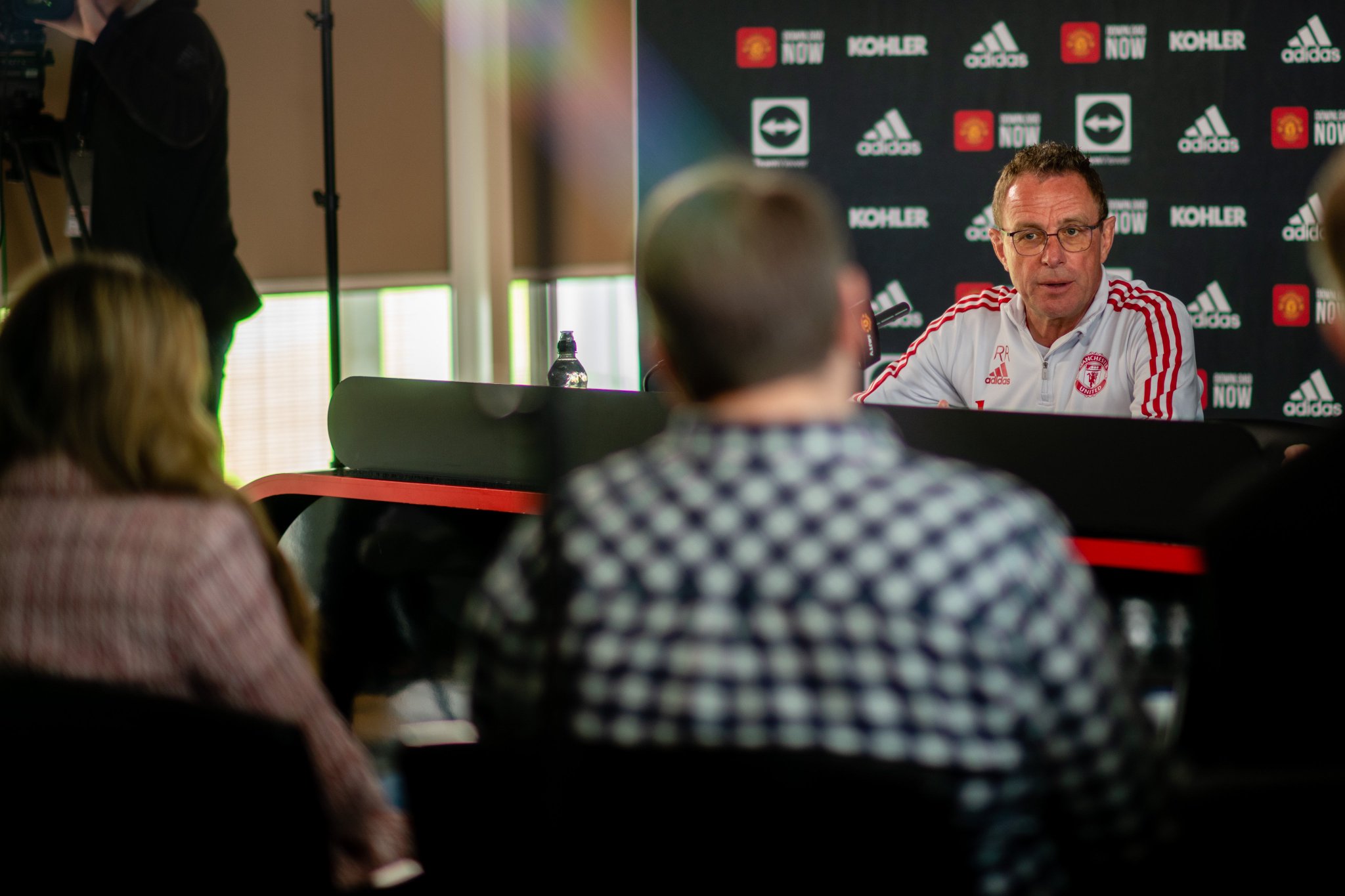 朗尼克：马奎尔膝盖受伤无缘战切尔西，桑乔博格巴弗雷德也缺席